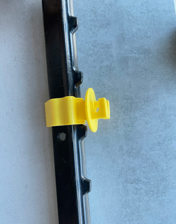 Aislador de cerca eléctrica en T para poste acero X 100 unidades en color amarillo